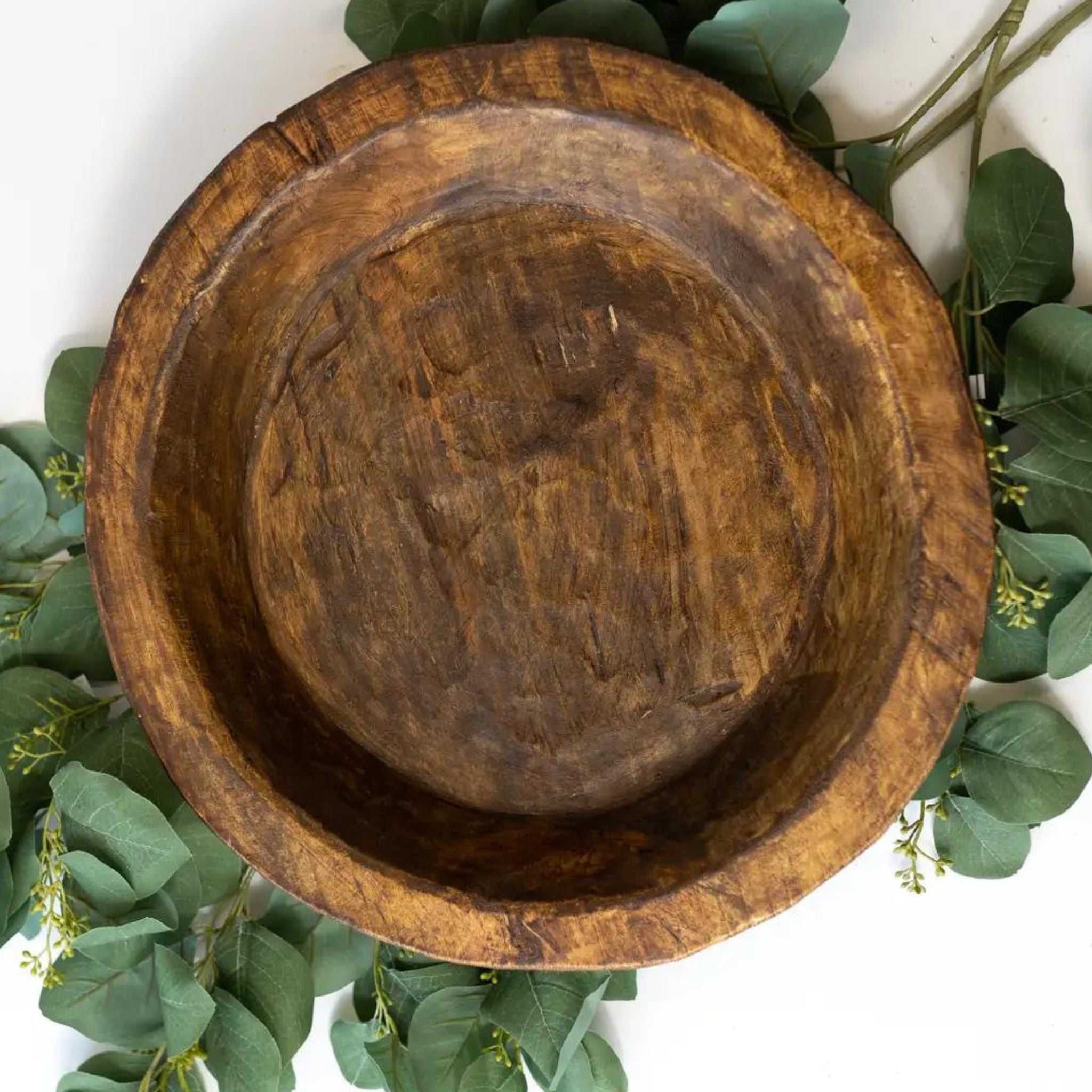 SIMPLY ELEVATED - Introducing the Small Round Carved Bowl, a beautifully handcrafted masterpiece made from Spanish Oak. This exquisite bowl combines traditional craftsmanship with elegant design, resulting in a timeless piece that adds warmth and sophistication to any space.