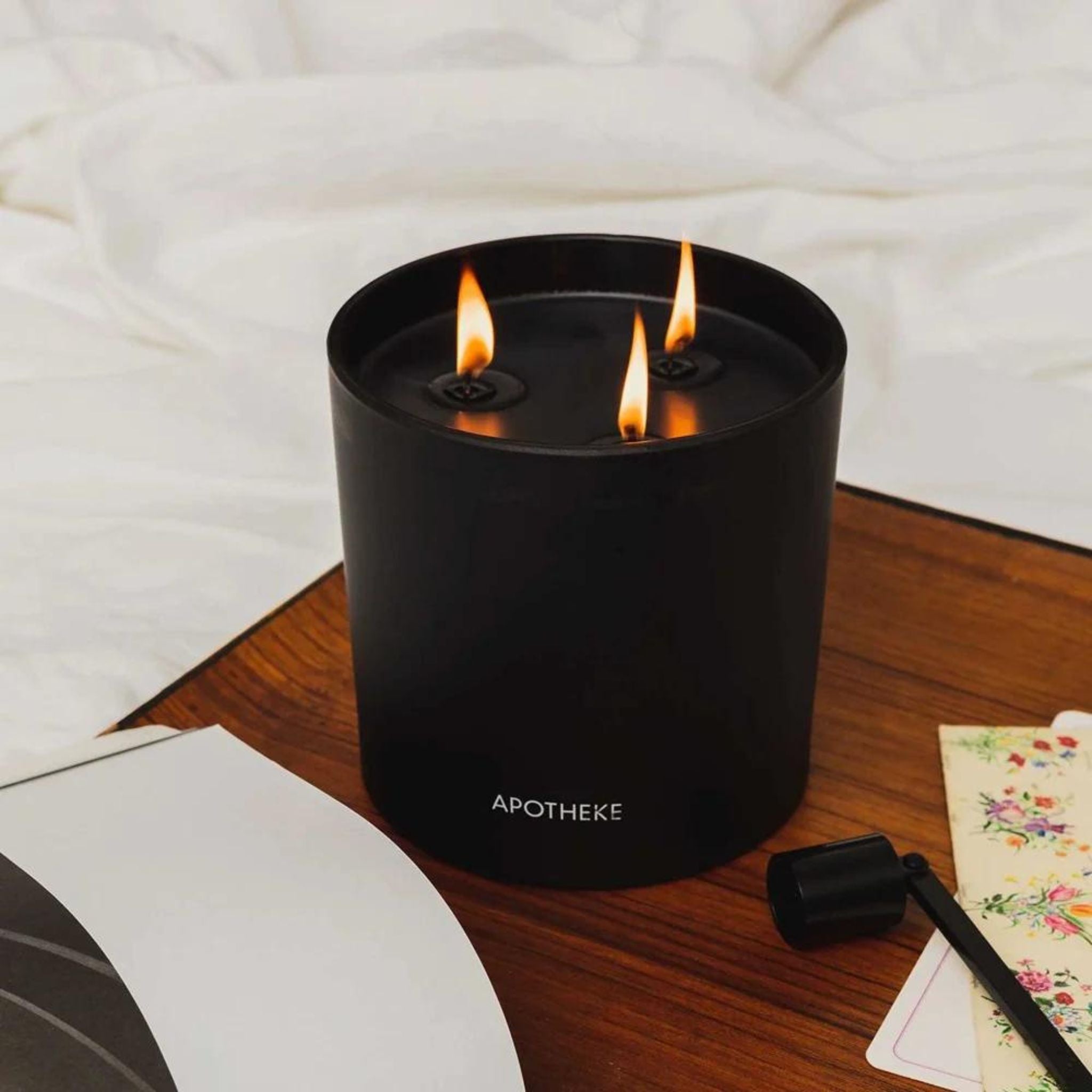 SIMPLY ELEVATED X APOTHEKE Our Charcoal 3-Wick Candle will fill your home with 120 hours of rich and inviting fragrance that everyone will fall in love with. Notes of cedarwood and sandalwood blended together with smokey amber and oud make Charcoal, a broody full-bodied fragrance. Transform your space with Charcoal. 