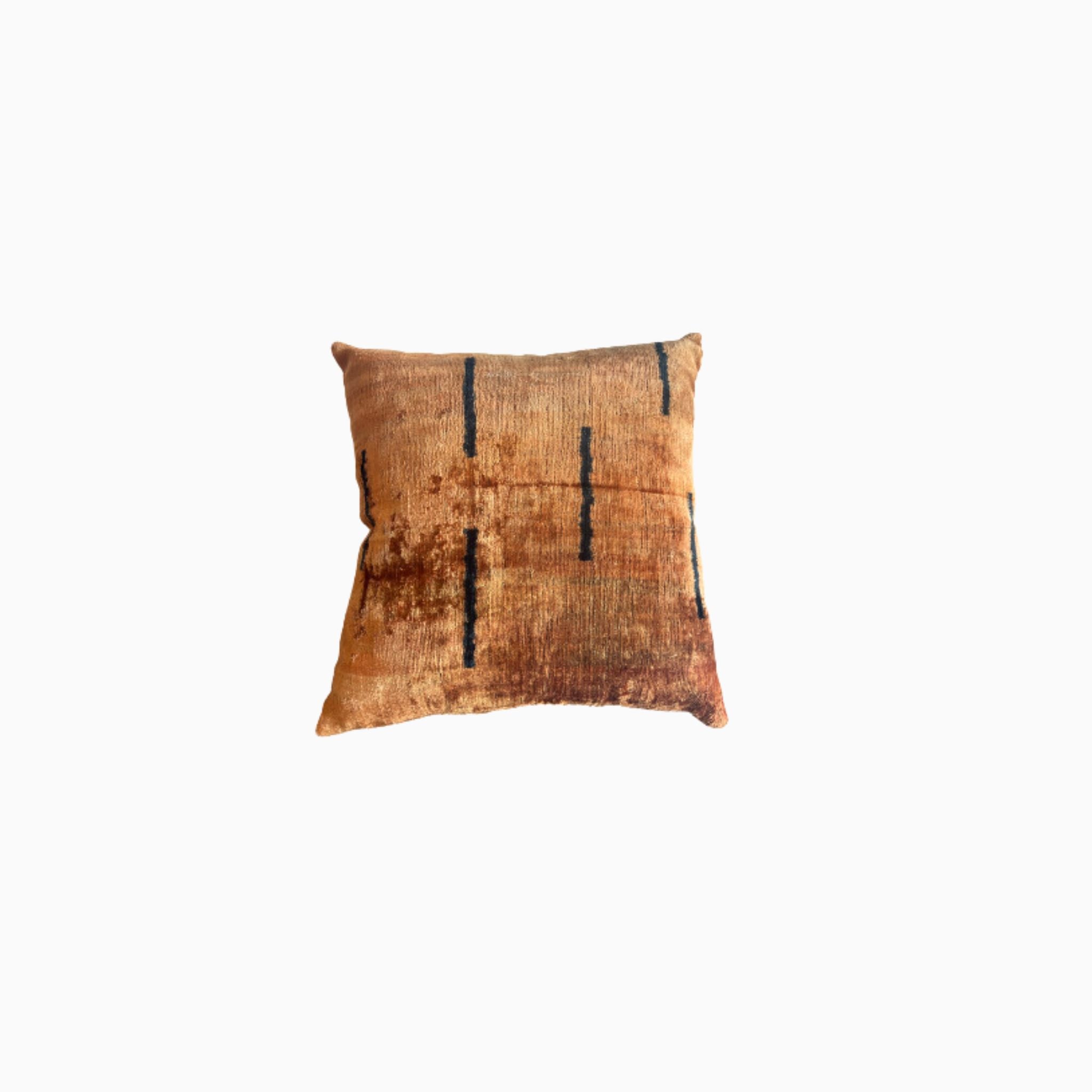 GAL THROW PILLOW - Simply Elevated Home Furnishings 