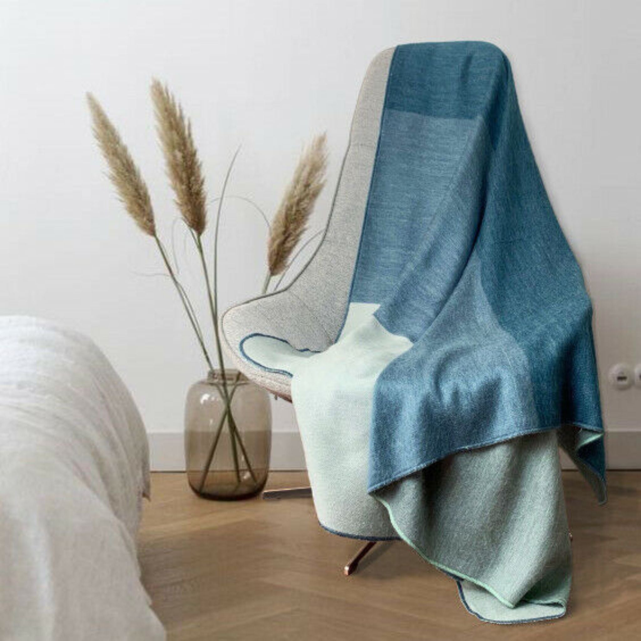 This beautiful alpaca wool blanket will keep you warm and cozy even on the coldest nights plus give your space a touch of class. Alpaca blankets are the finest in the world. It is incredibly soft and warm. Throw it over your couch, armchair or bed for a beautiful accent.