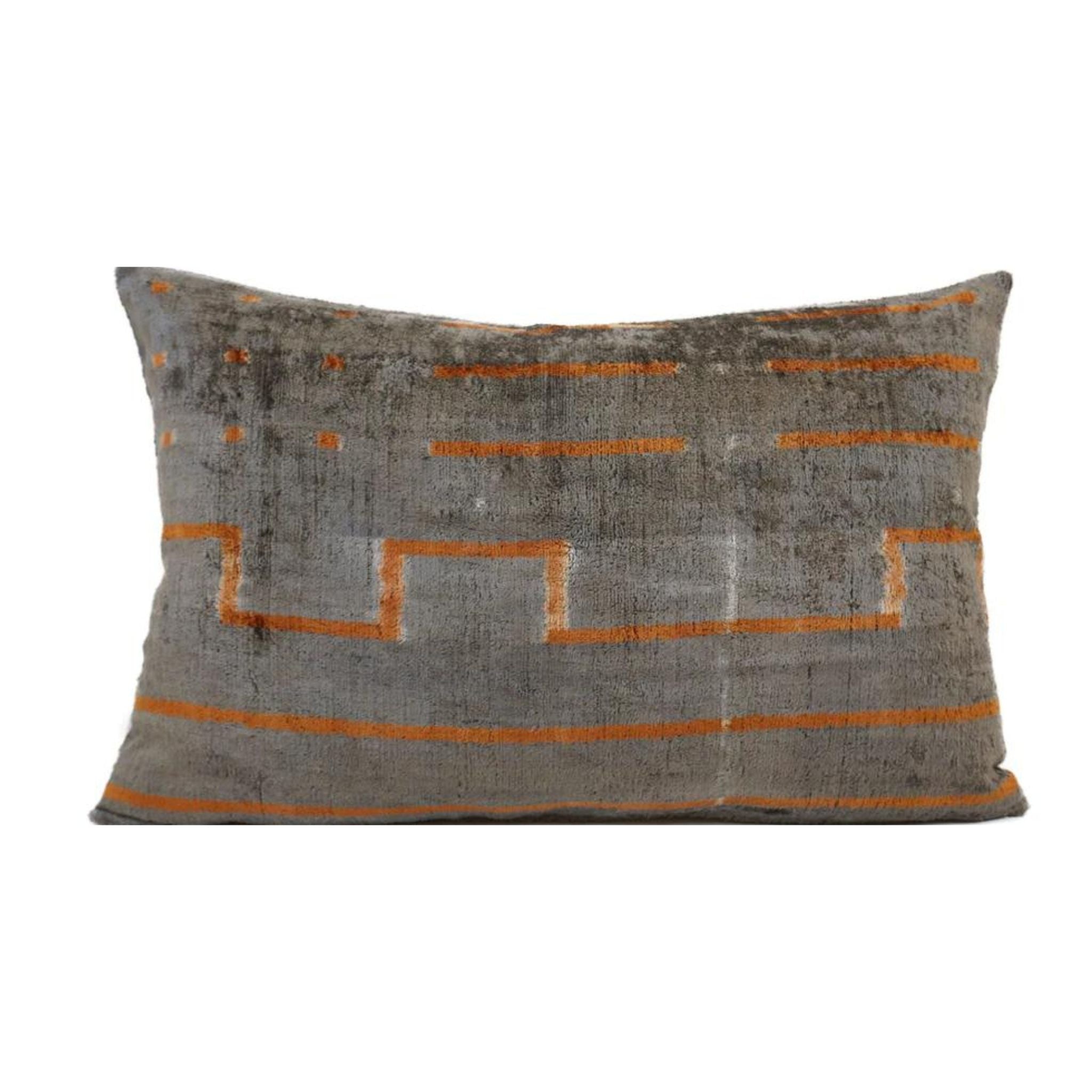 NOA THROW PILLOW