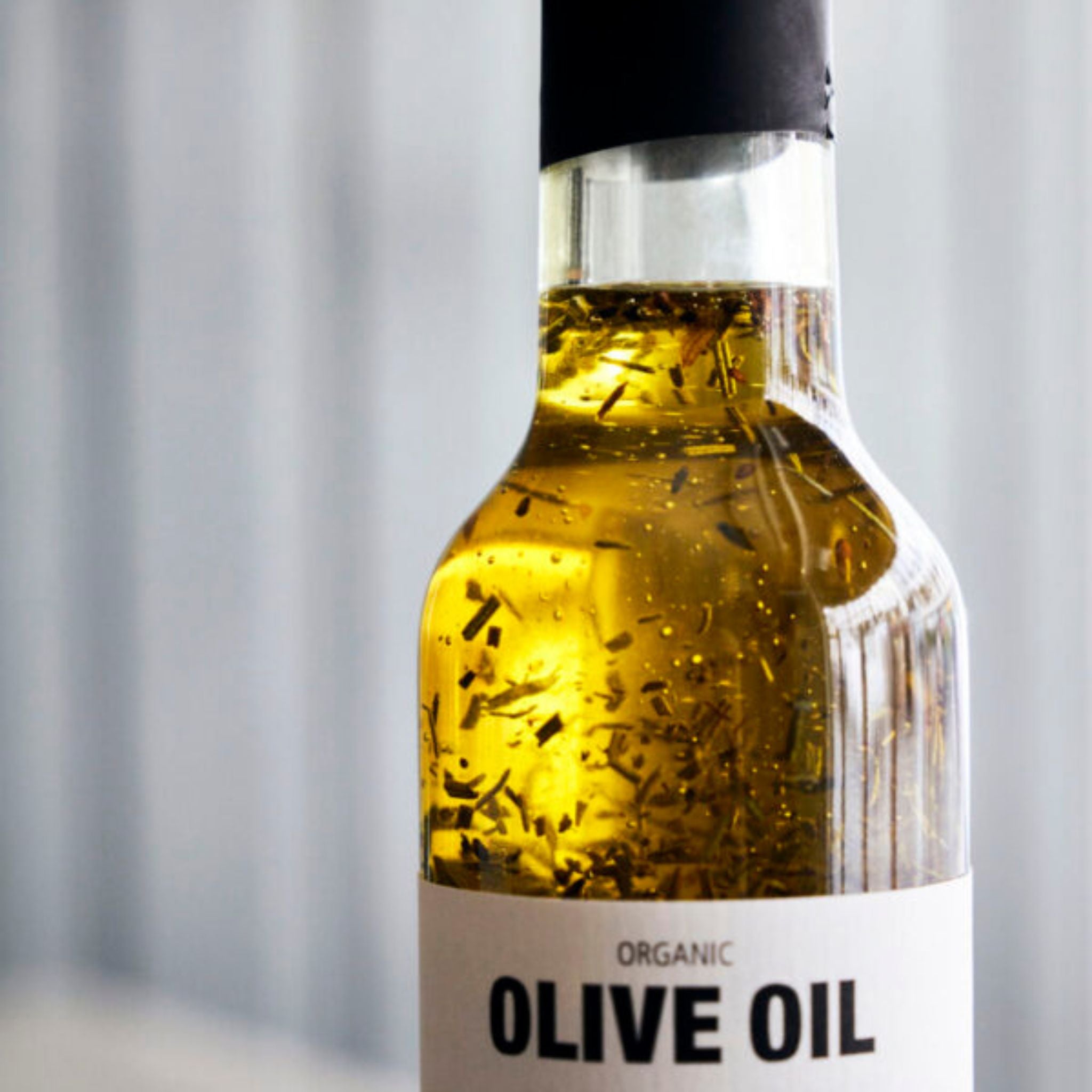 Simply Elevated - Try this 100% extra virgin olive oil with lemon to add a fresh edge to your cooking. The aromatic flavor brings out the best in a delicious salad. We recommend that you use this oil for fish and shellfish as well as dressings and marinades.