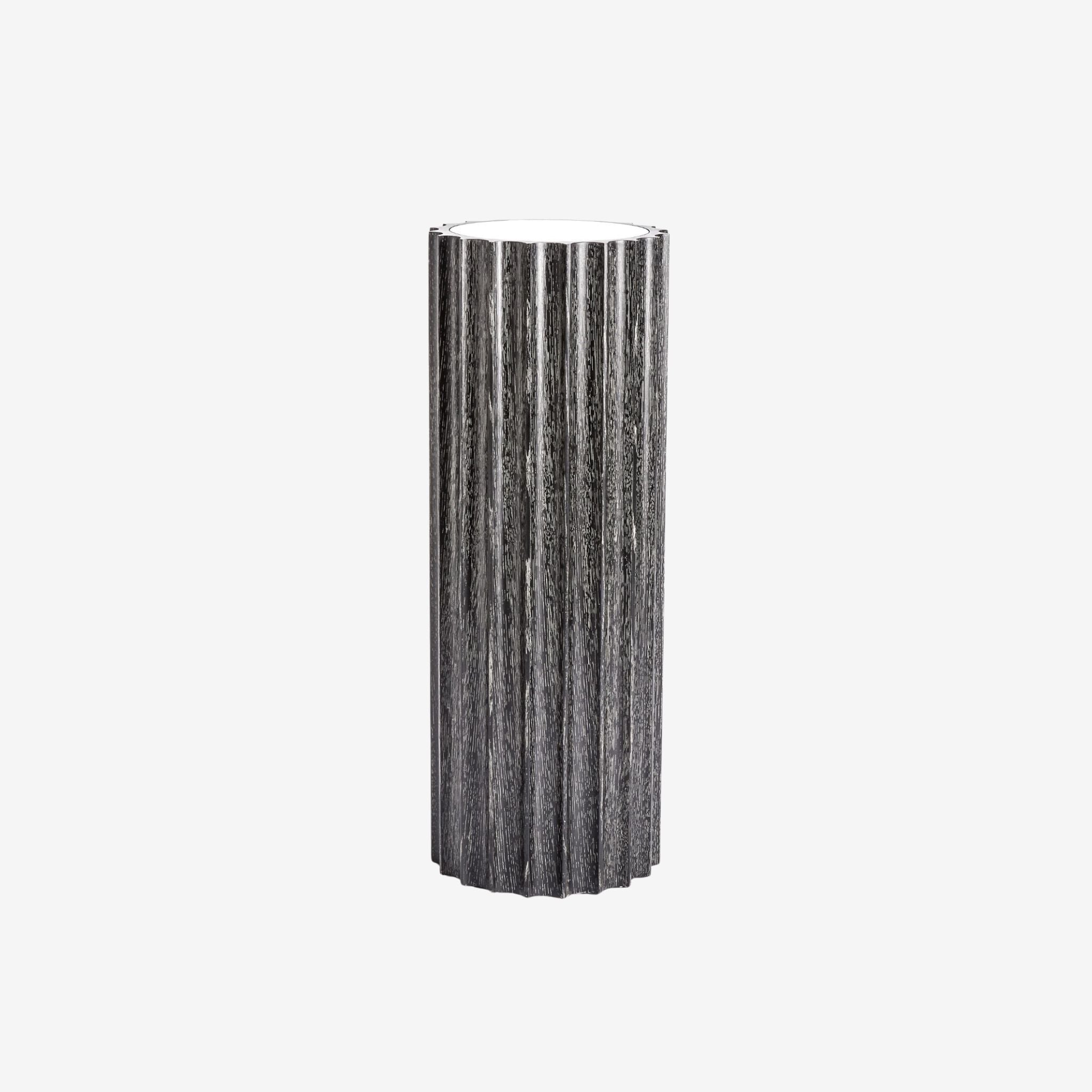 REFLECTIVE COLUMN PEDESTAL