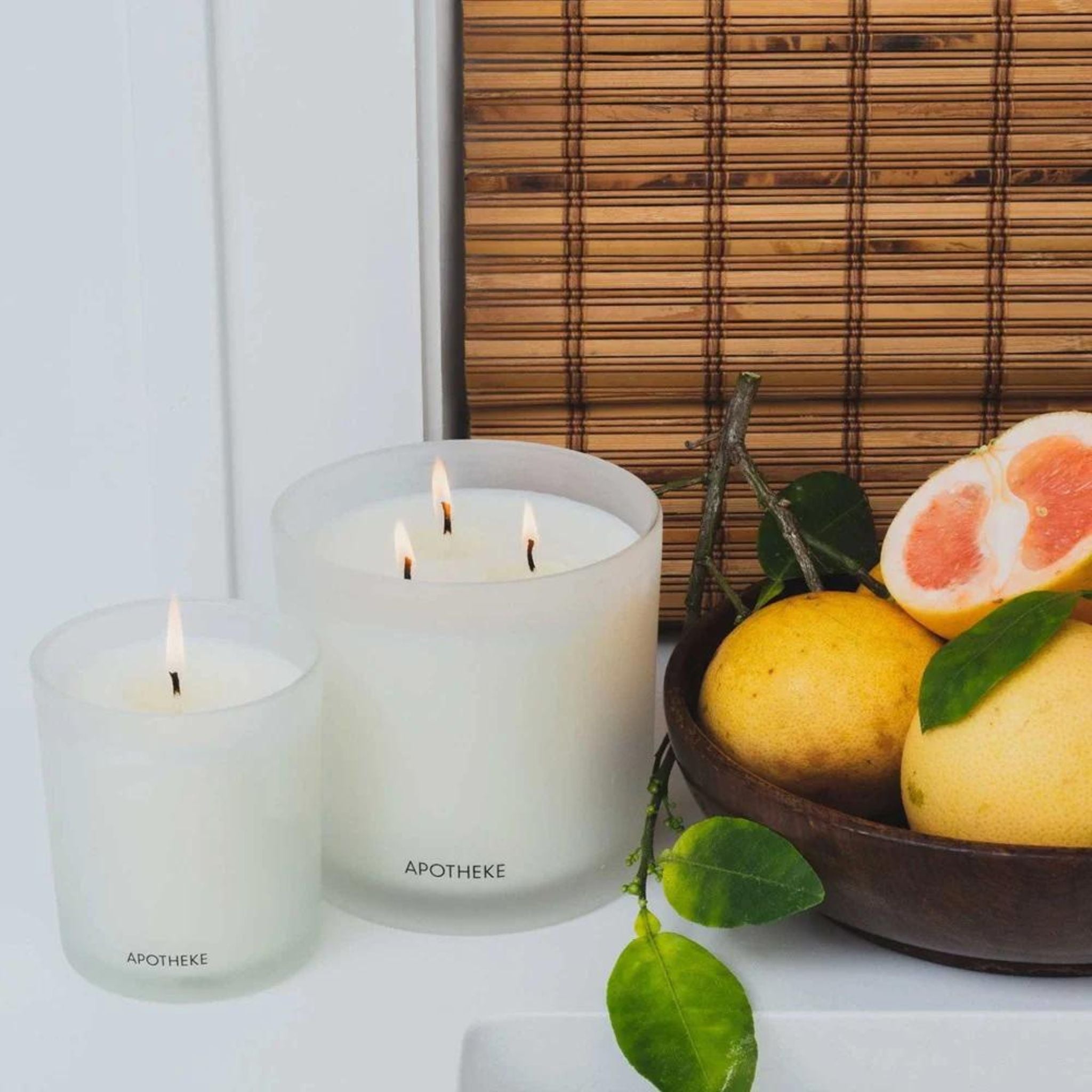 Simply Elevated - Signature Store Scent - Our Sea Salt Grapefruit Candle is the smell of summer time. Notes of juicy ripe grapefruit and black pepper intertwined with sea salt blend together for a bright, energizing scent. Balanced with dew drop accords and tarragon, 